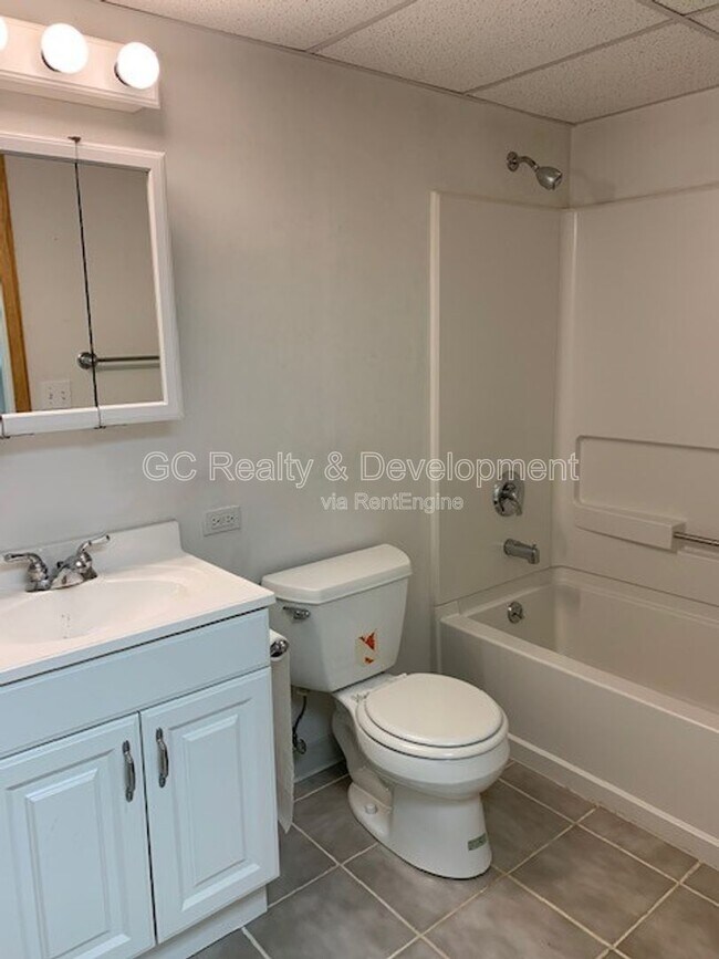 Building Photo - 87 W Surrey Ln