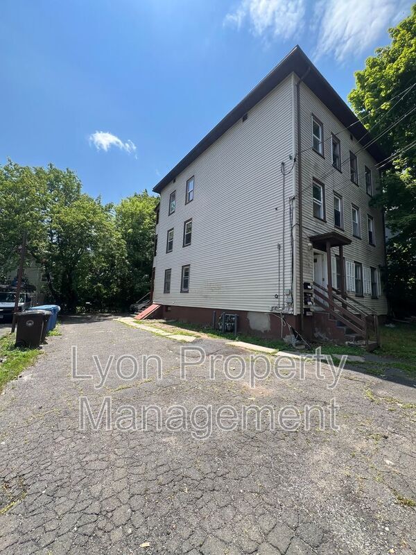 Building Photo - 11 E Lawlor St