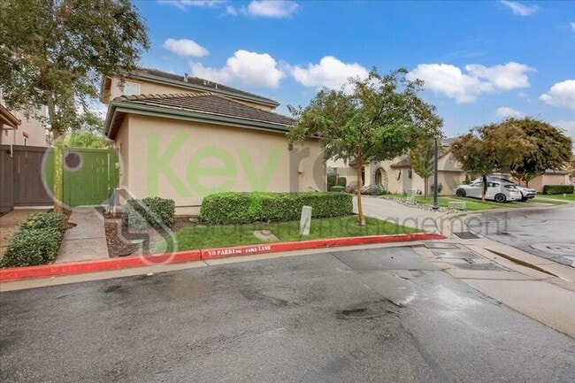 Building Photo - 461 Anjou Cir