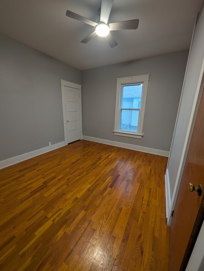 Building Photo - 528 NE Ohio Ave