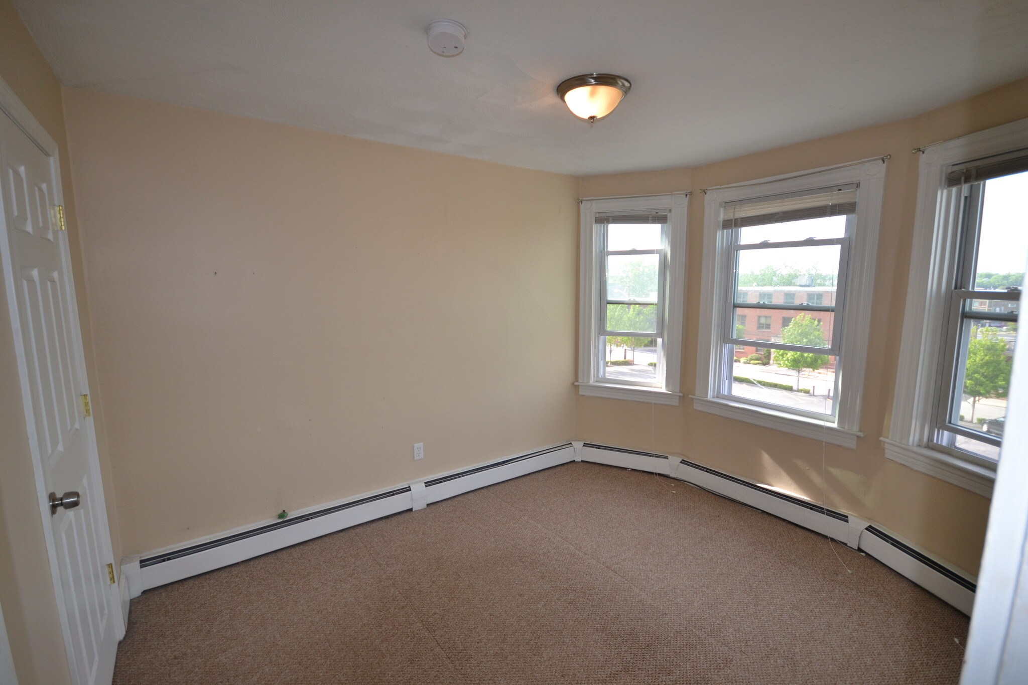 Building Photo - 19 Spruce St