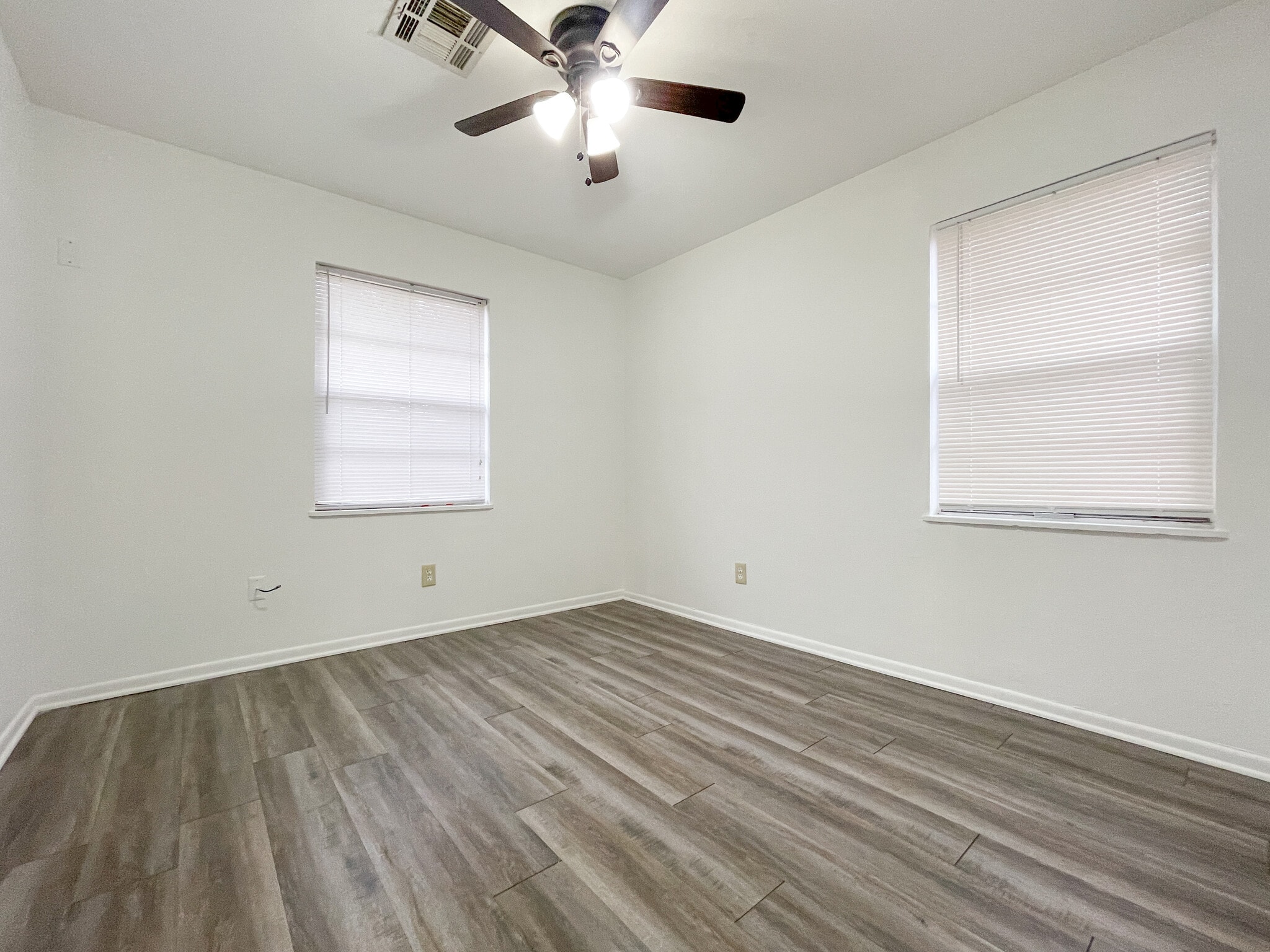 Building Photo - 1118 La Porte Dr