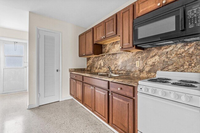 Building Photo - 751 Hummingbird Way