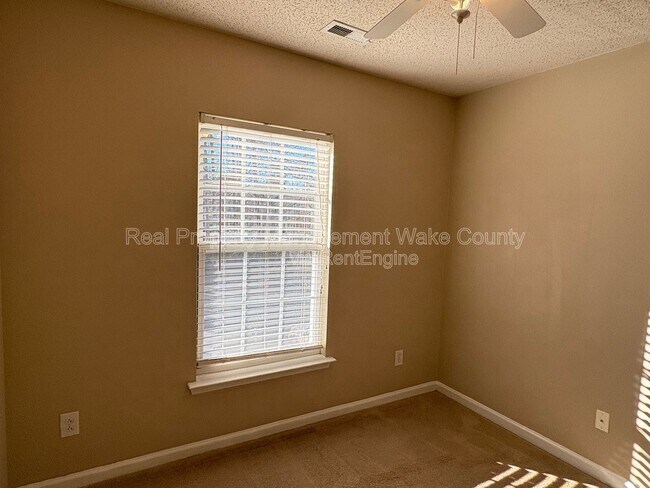 Building Photo - 504 Canyon Lake Cir