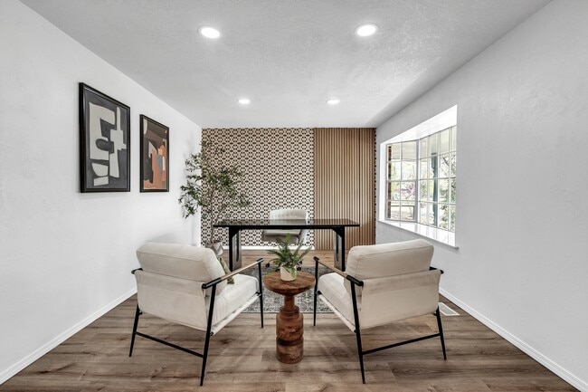 Building Photo - 636 E Lea Terrace