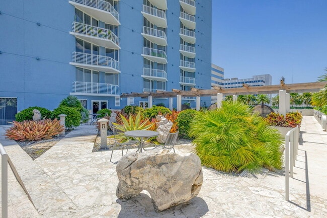 Building Photo - 1551 N Flagler Dr