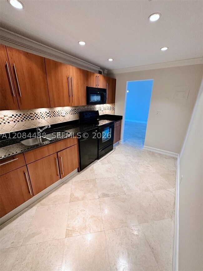 Building Photo - 3000 S Ocean Dr