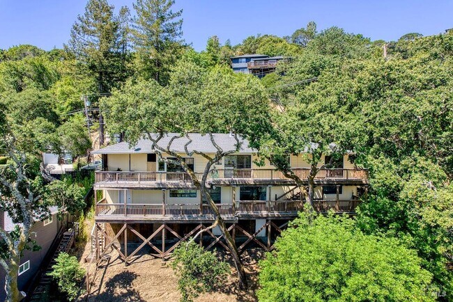 Building Photo - 76 Oak Springs Dr