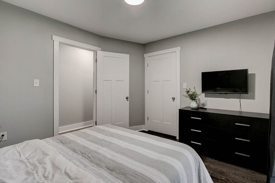 Building Photo - 42 S Holmes Ave