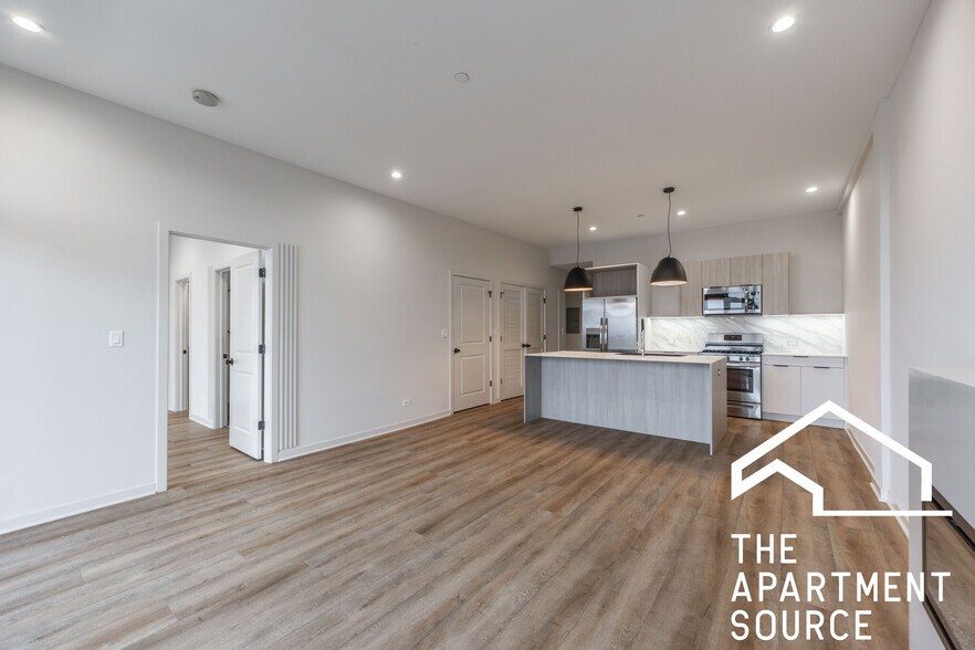 Building Photo - 3207 N Narragansett Ave