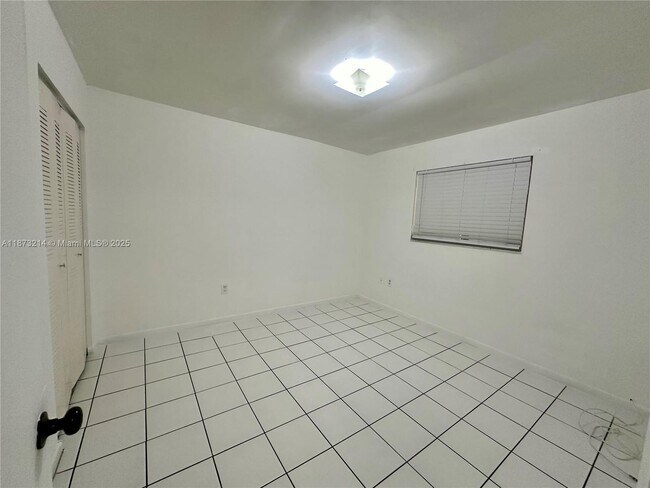 Building Photo - 3041 W 76th St