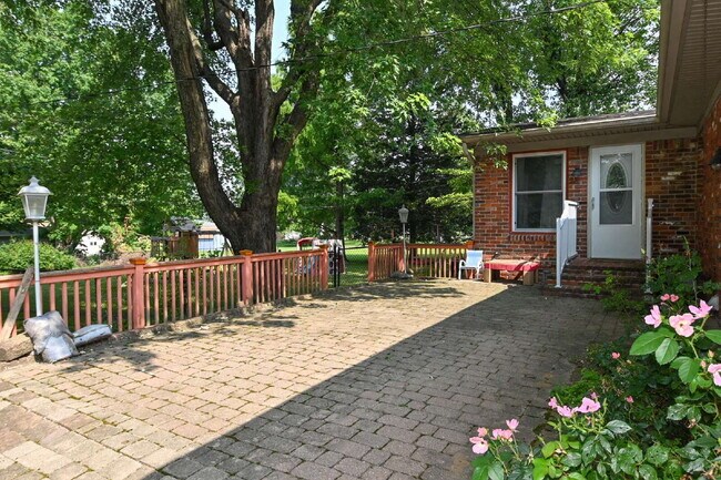 Building Photo - Charming 3-Bedroom Retreat with 2 Full Baths on South Meridian Street – 1516 Sq Ft of Comfort in ...