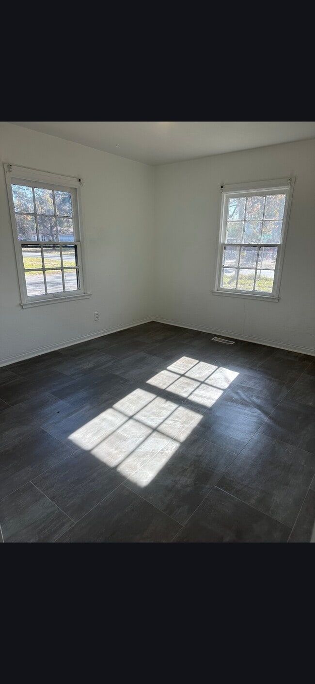 Building Photo - 2001 W 28th Ave