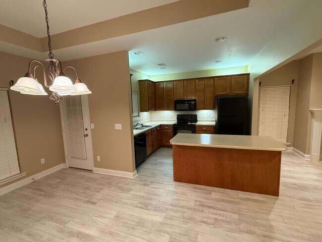 Building Photo - Chelsea Park - One Level 2 Bedroom on a Cu...