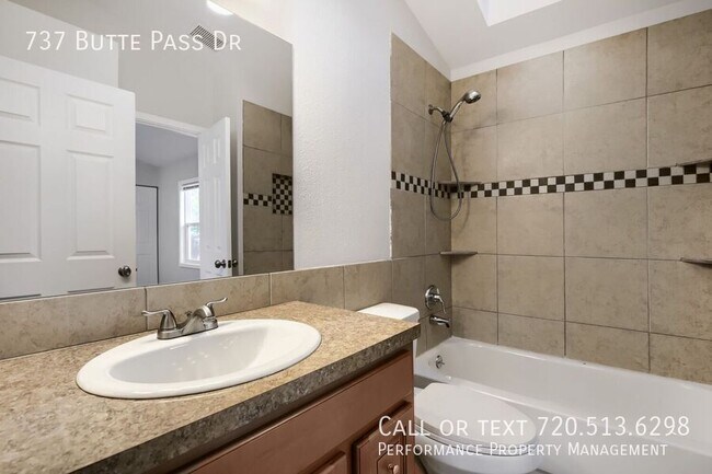 Building Photo - 737 Butte Pass Dr