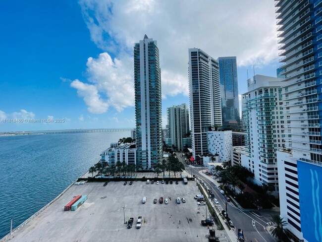 Building Photo - 1155 Brickell Bay Dr