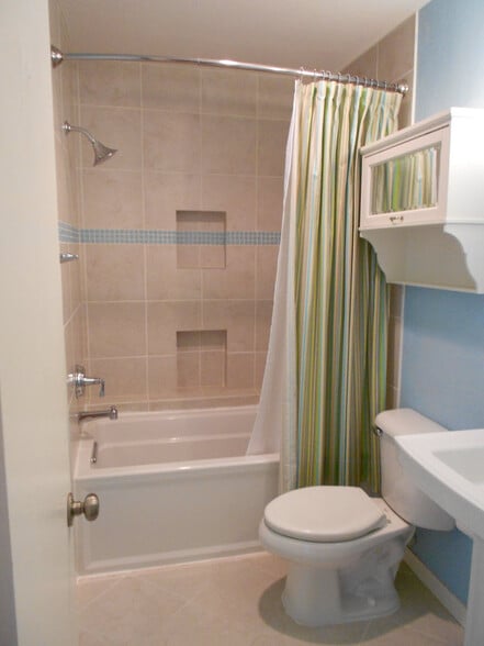 Building Photo - 1411 Gracy Farms Ln