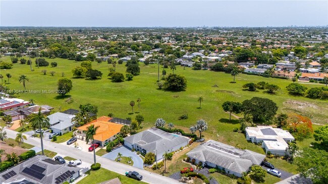 Building Photo - 4902 N Travelers Palm Ln
