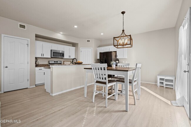 Building Photo - 13514 Bradford St