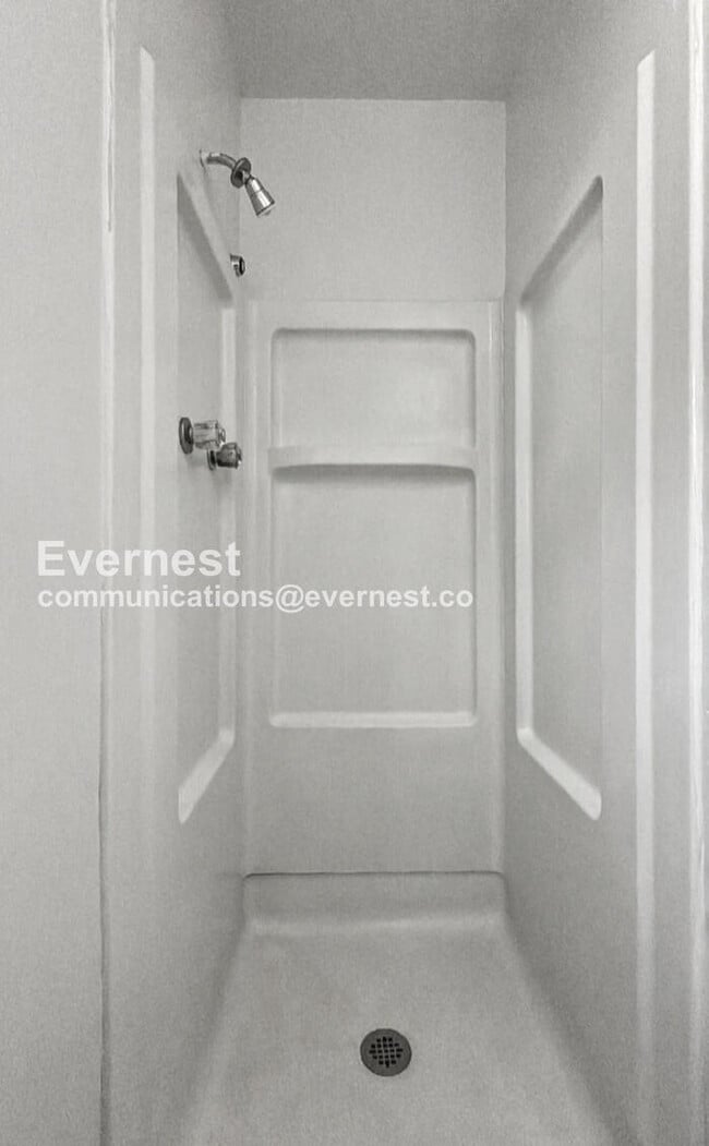 Building Photo - 43410 SE N Bend Way