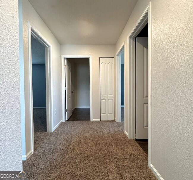 Building Photo - 164 Ashwood Cir