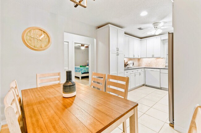 Building Photo - 9126 E Highland Pines Blvd