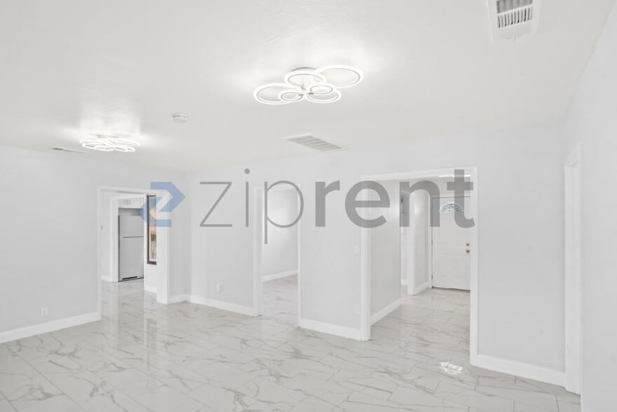 Building Photo - Unit