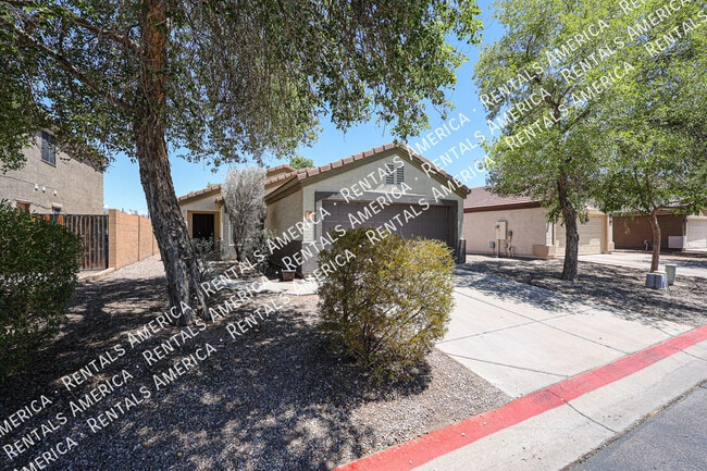 Building Photo - 427 S Sabrina