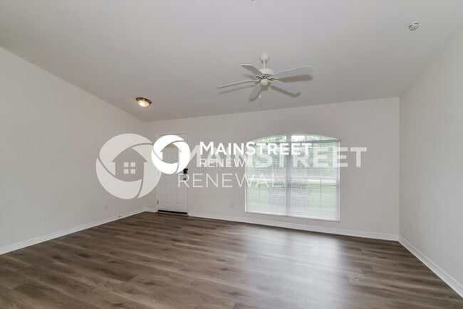 Building Photo - 3 Bedroom Pet-Friendly Home in NORTH PORT,...