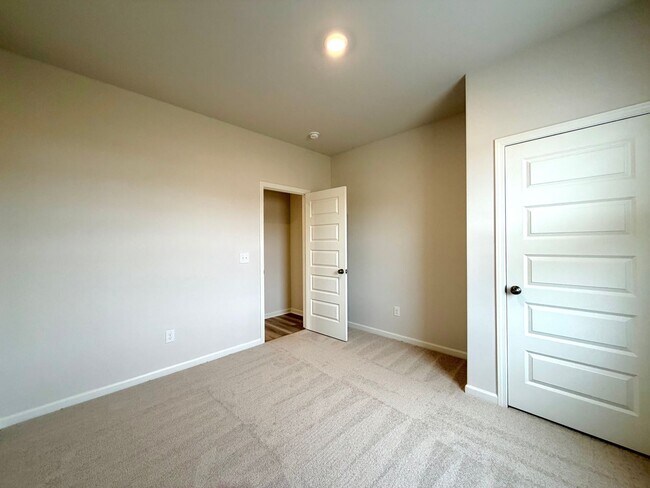 Building Photo - 919 Moray Ln