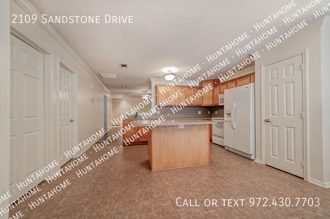 Building Photo - 2109 Sandstone Dr