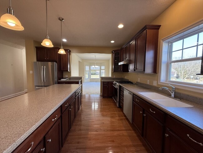 Building Photo - Three Bedroom Collegiate Station Home