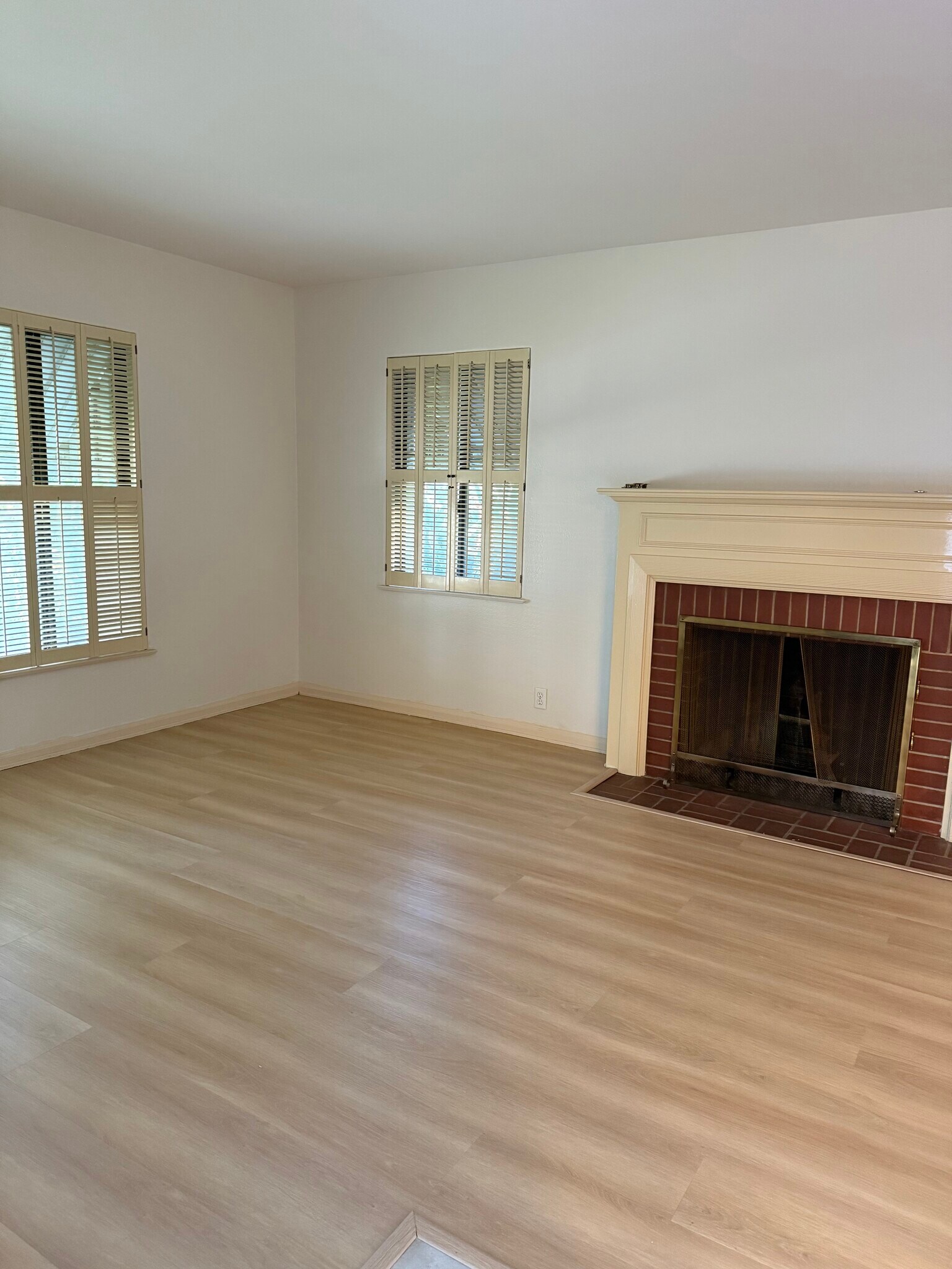 family room - 25 W Monterey Ave