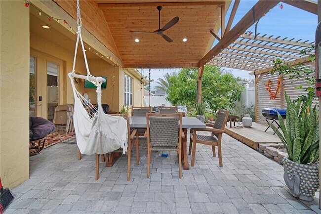 Building Photo - 1057 Island Pointe Dr