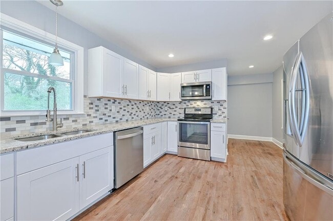 Building Photo - 1421 Thunderwood Ct SW