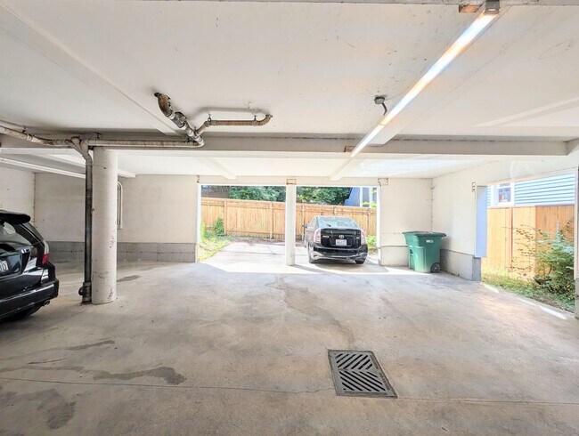 Building Photo - 2Bd/2Ba Seattle Condo