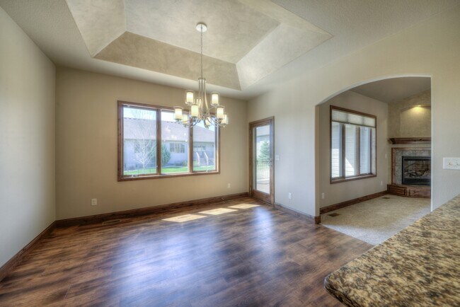 Building Photo - 2 BEDROOM | 2 BATH | DOUBLE GARAGE | SPACIOUS TOWNHOME