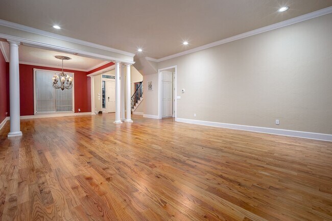 Building Photo - (5) Bed/(4.5) Bath + Study Avail NOW! Must-See Amenities!