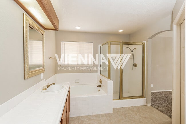 Building Photo - 441 N Lexington Dr