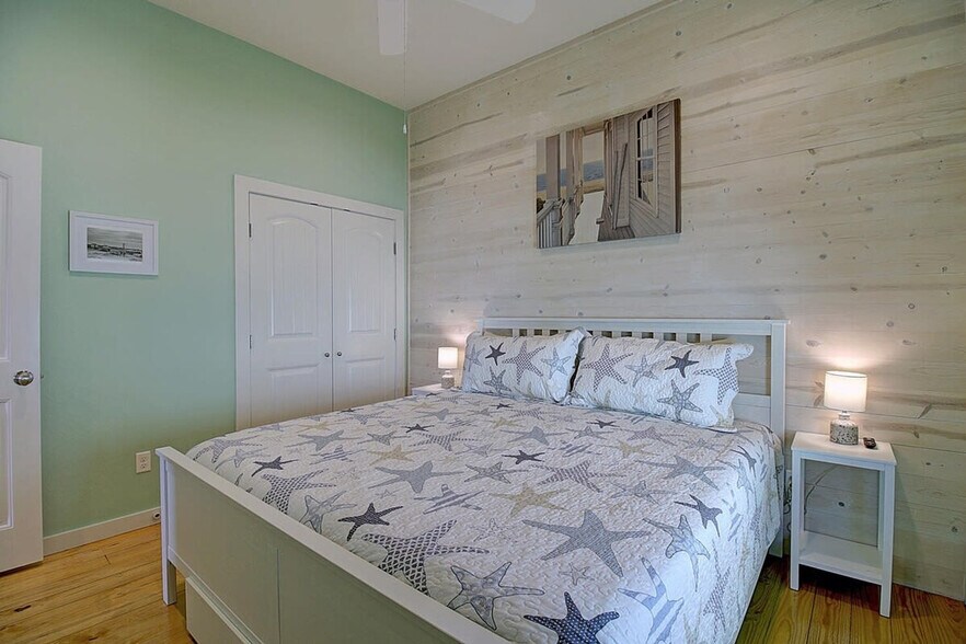 Building Photo - 1924 Eleventh Street-SI ID1023221P