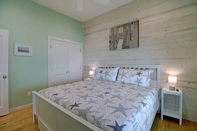 Building Photo - 1924 Eleventh Street-SI ID1023221P