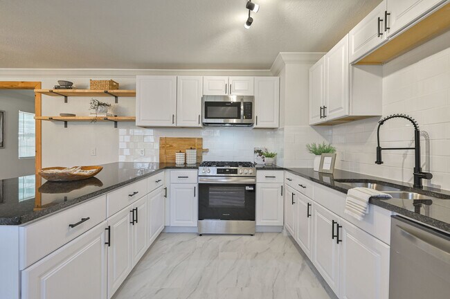 Building Photo - 416 Betty Ln