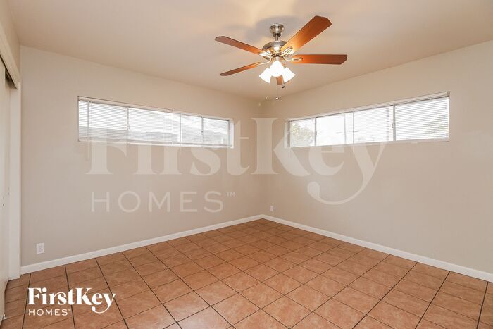 Building Photo - 2138 W Thomas Rd