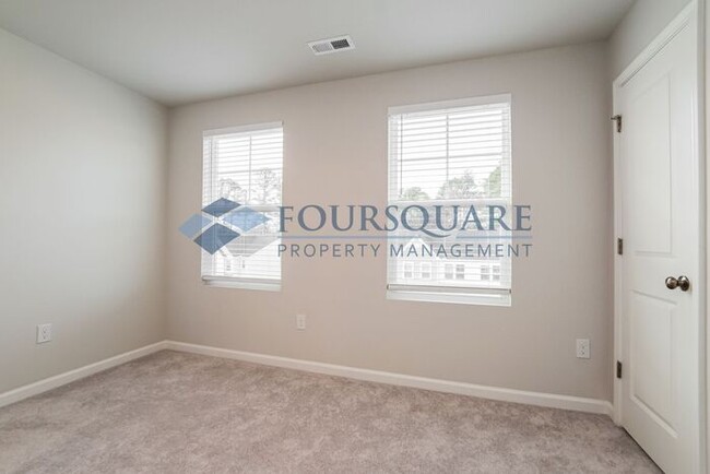 Building Photo - End Unit Town Home | 2nd Floor Back Deck |...