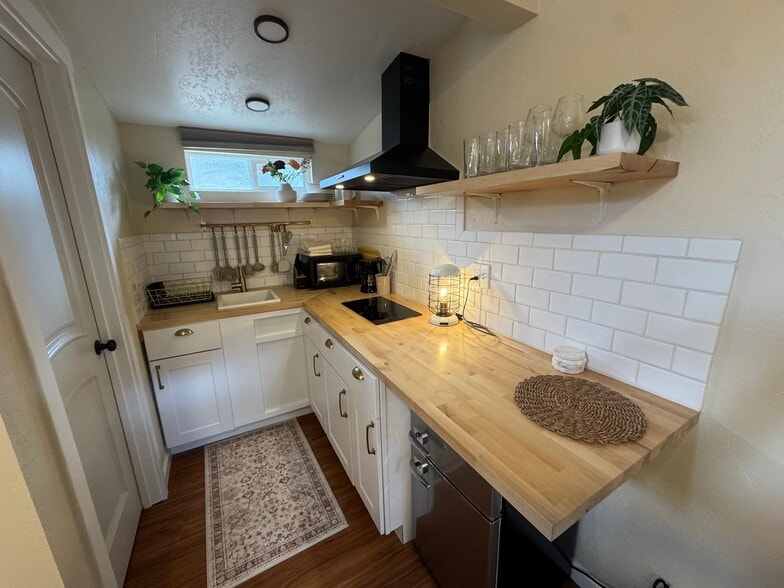 Building Photo - 104 16th St