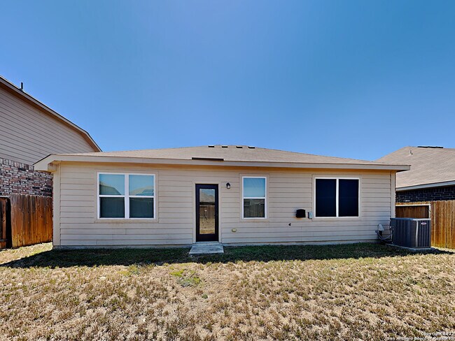Building Photo - 7715 Watersedge Cove
