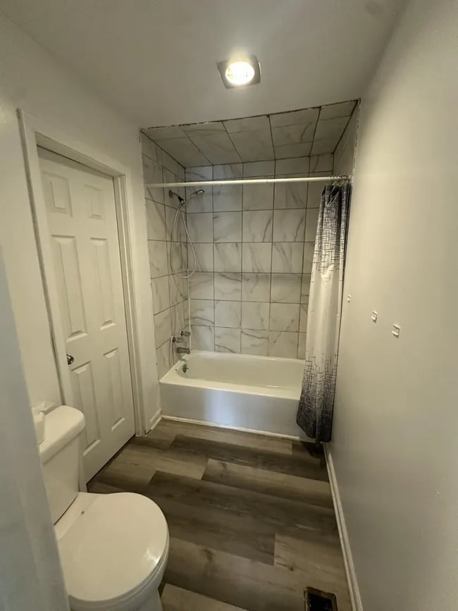 Building Photo - 6050 Delaware Dr