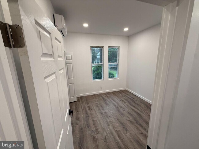 Building Photo - 42 N Cove Rd