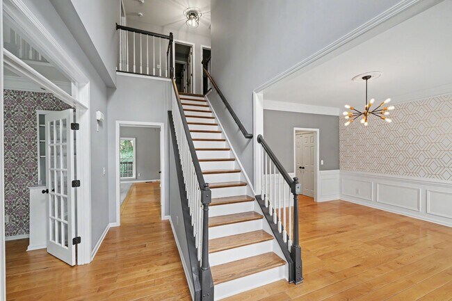 Building Photo - Exceptional 5-Bedroom Home with Finished Basement in Prime Location!