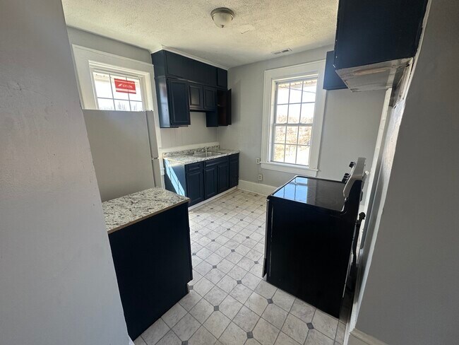Building Photo - HANOVER DUPLEX